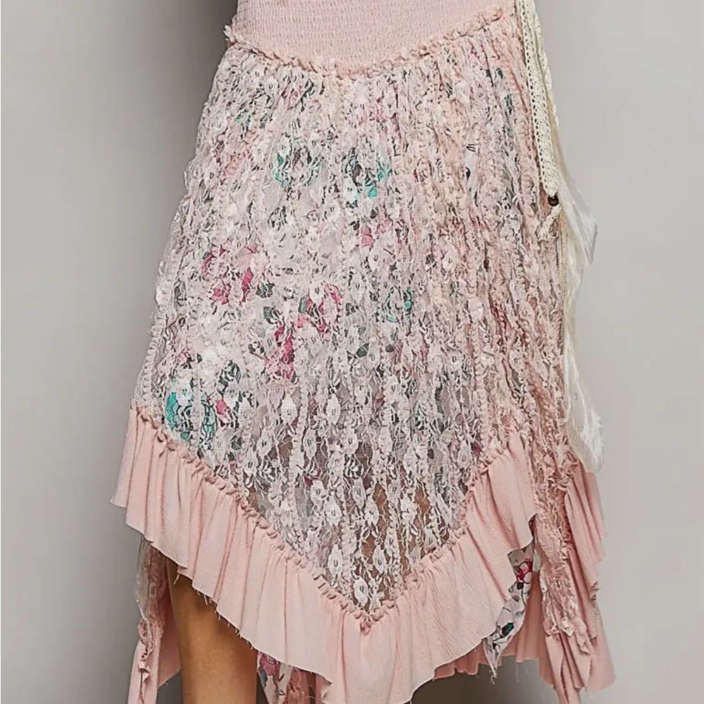 POL Asymmetrical Floral Lace Skirt in Pink and Cream - Picture 3 of 4